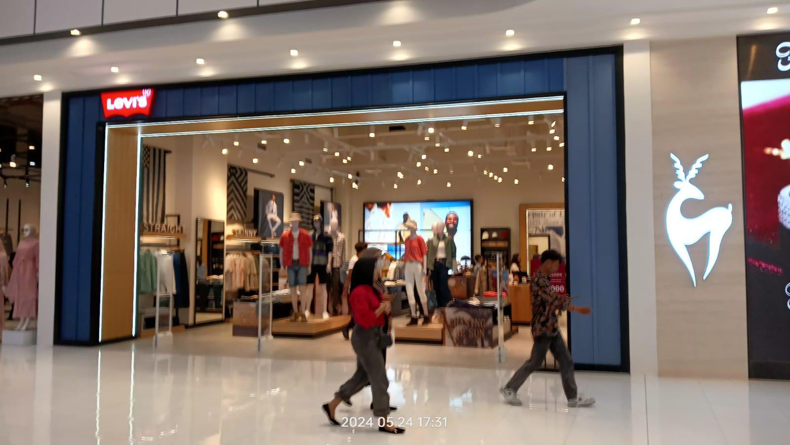Levi's Fit-Out